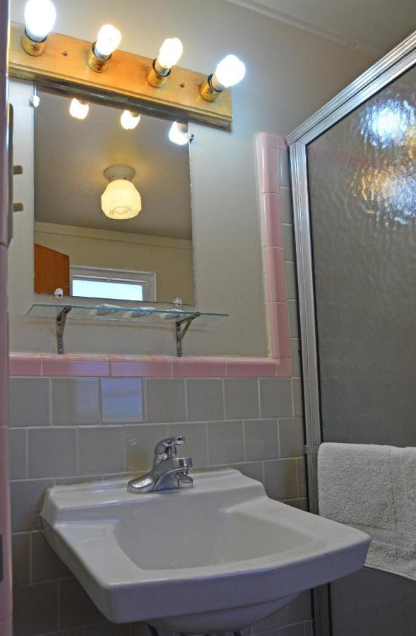 سارية العلم Western Hills Motel المظهر الخارجي الصورة